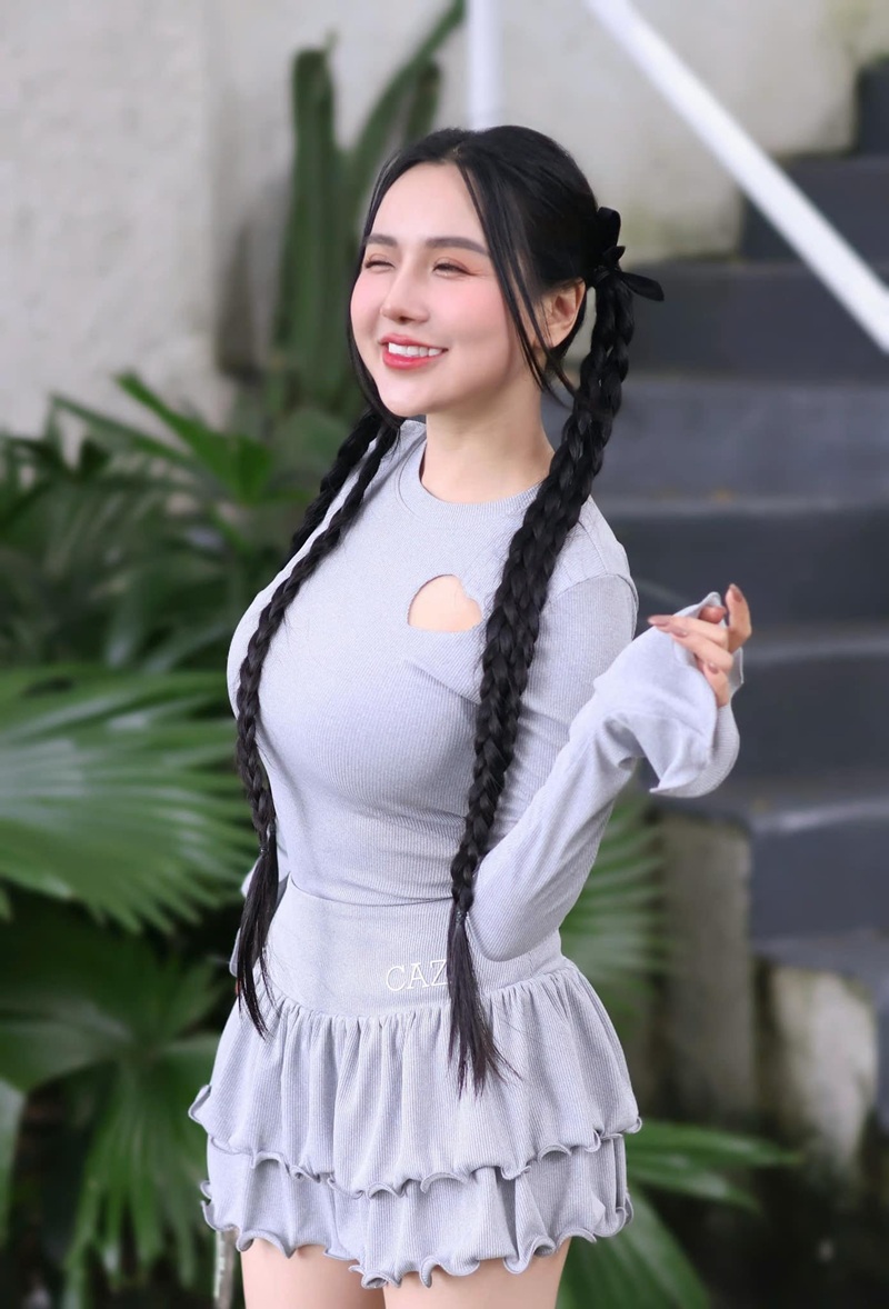 Viên Vibi cosplay Police Girl quyến rũ