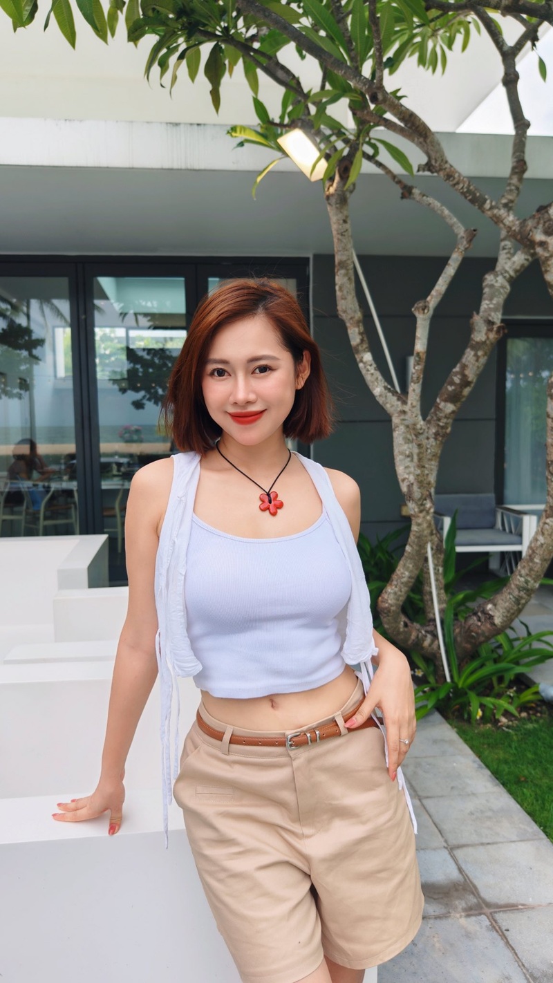 Việt Phương Thoa body mướt mát sau khi tắm