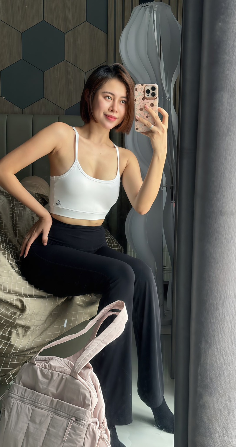 Việt Phương Thoa body đồng hồ cát hoàn hảo