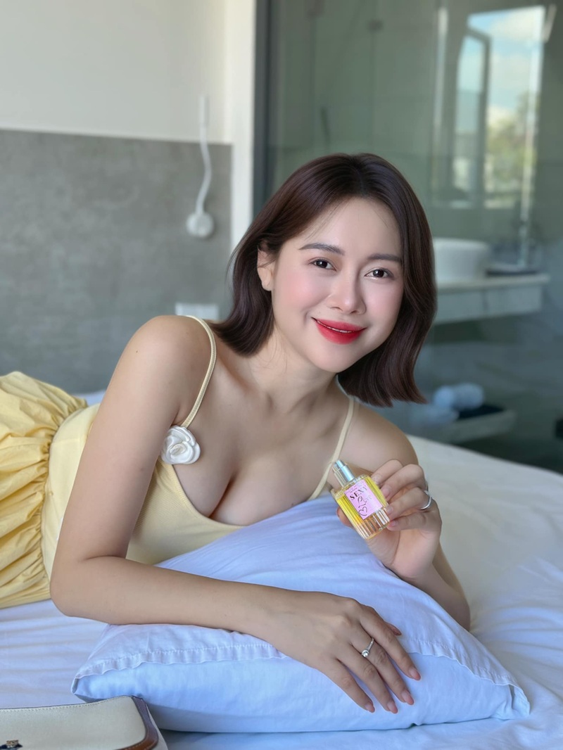 Việt Phương Thoa cosplay bunny girl tai thỏ sexy
