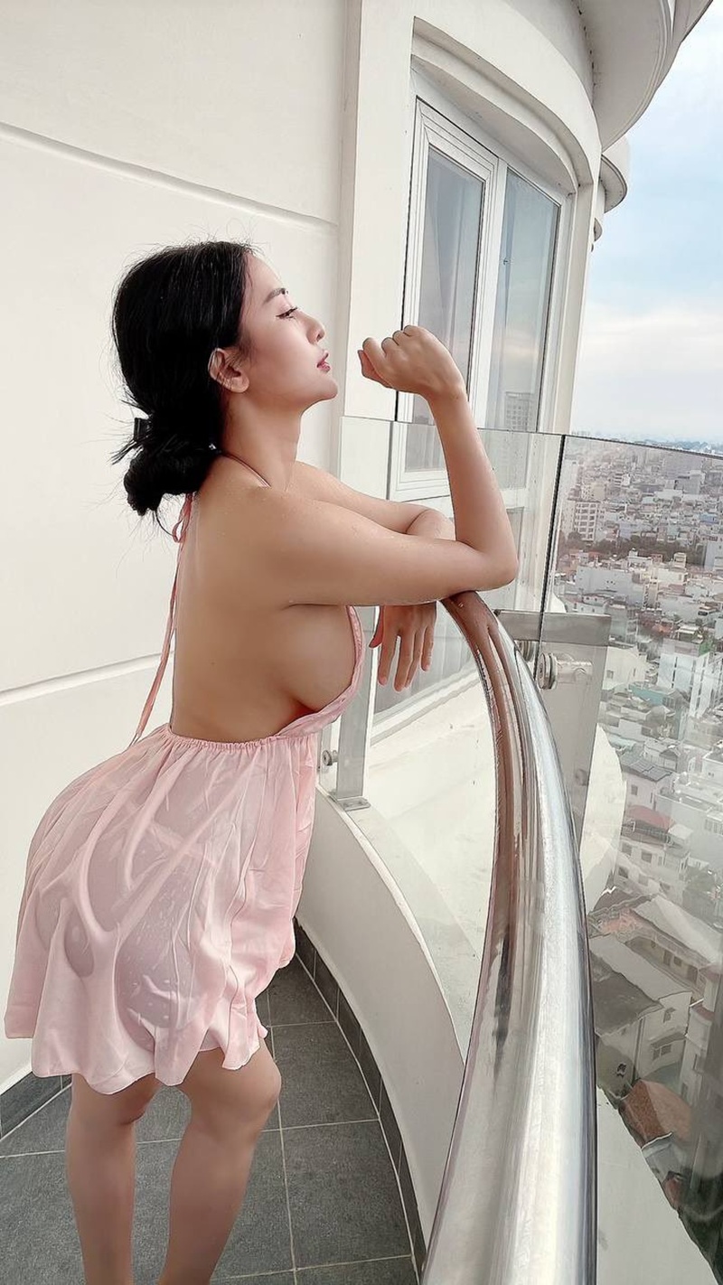 Chờ cặc to đến nứt lồn Phụng dâm