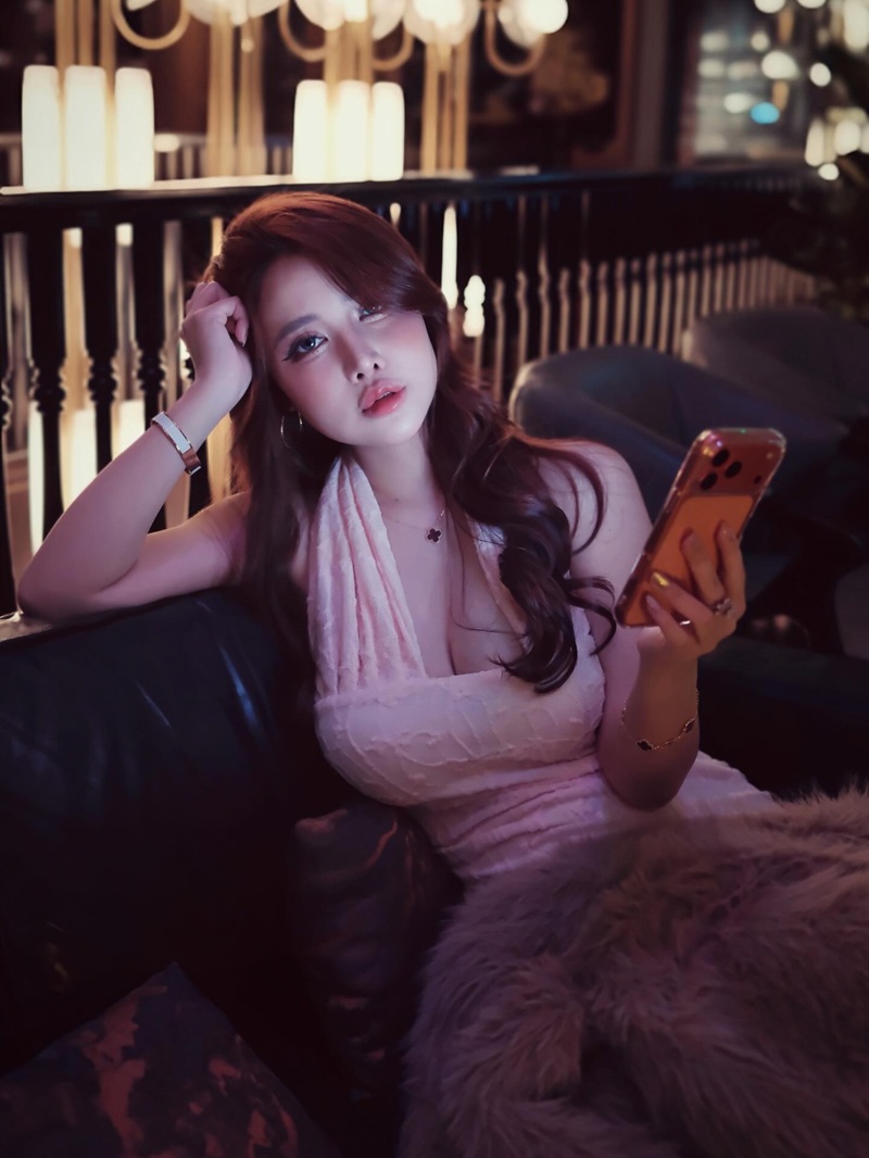 Nứng chảy nước lồn hồng Yoshida Kim