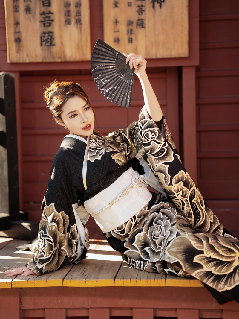 Phun tinh nóng hổi đầy thân Yoshida Kim