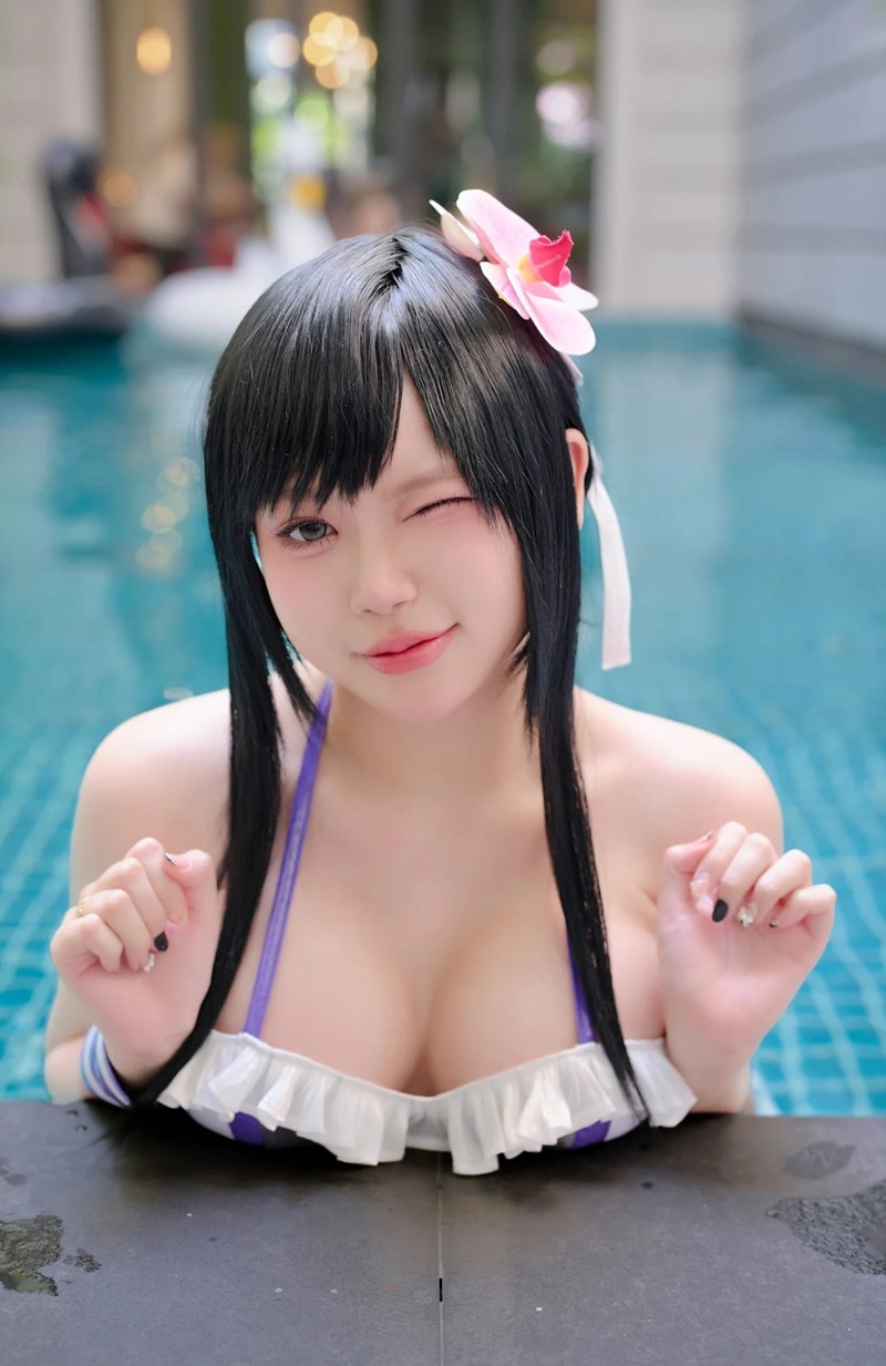 Hot girl Zinie Quỳnh quỳ bú cặc khổng lồ