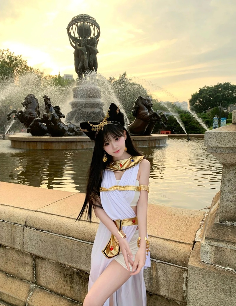 Ảnh cosplay Mèo Ai Cập vú căng massage dầu quyến rũ