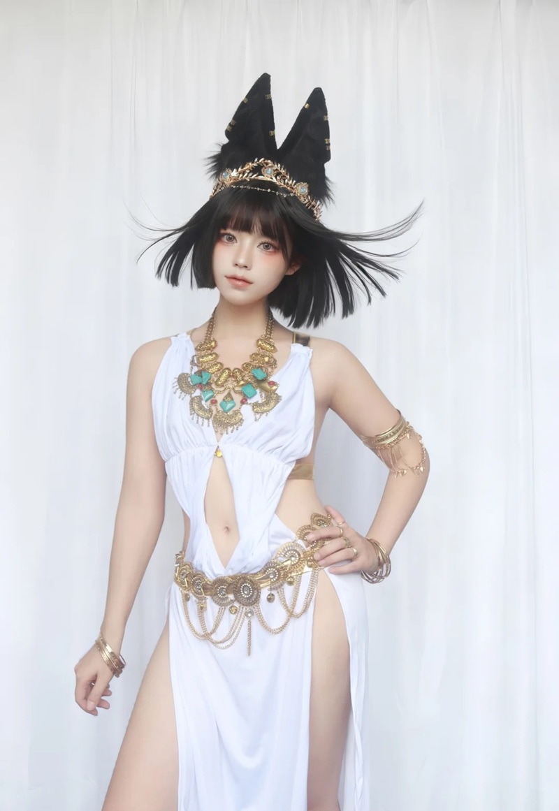 Ảnh cosplay Mèo Ai Cập cosplay Cleopatra hở ngực