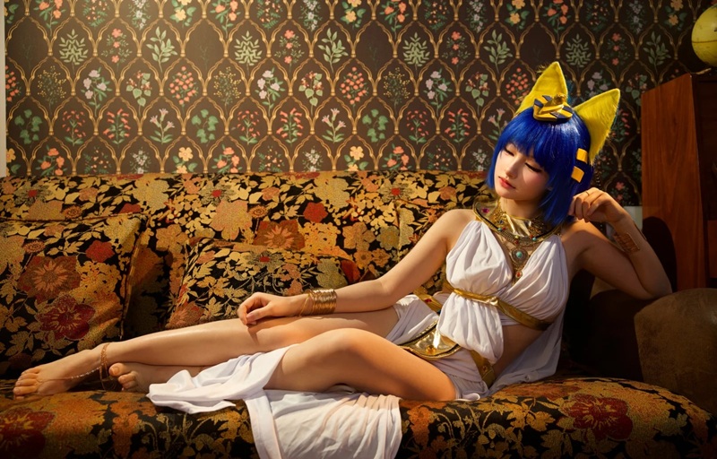 Ảnh cosplay Mèo Ai Cập mông cong mặc bodysuit xé rách