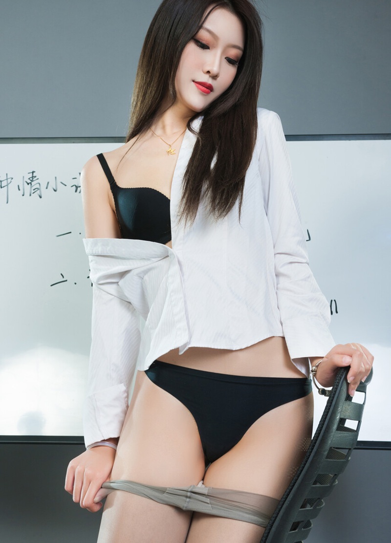 Ảnh sex gái xinh mắt long lanh đam mê