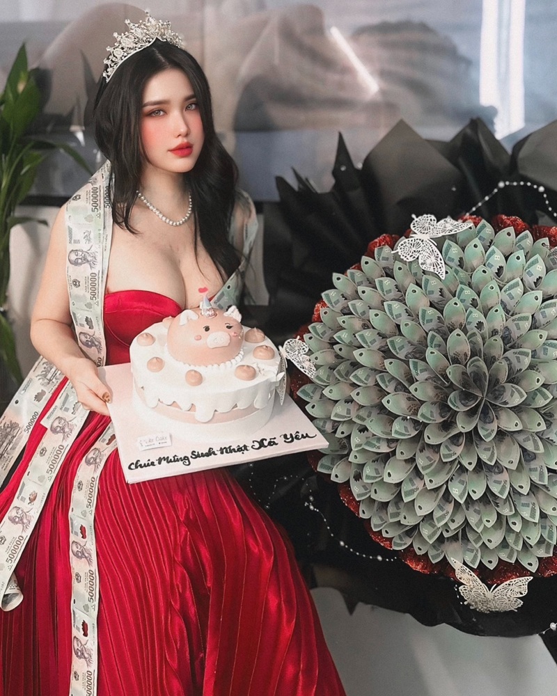 Hoàng Nhân Linh Chi nude khoe mông căng mọng siêu sexy