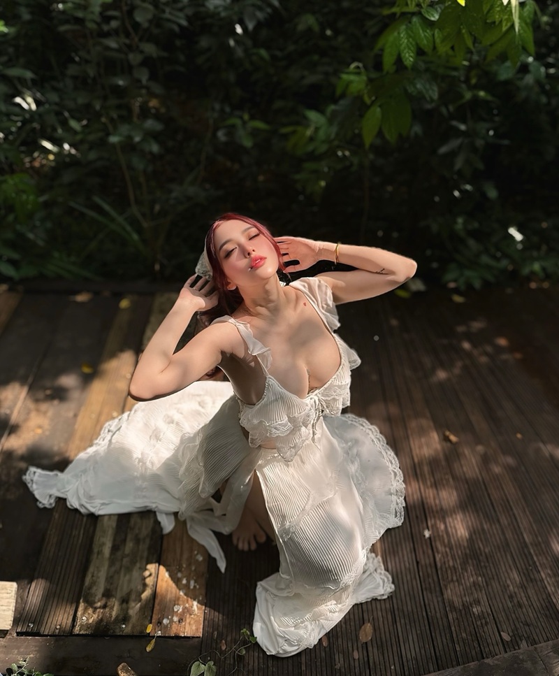 Hình ảnh sex Linh Chi mông cong gợi tình không che