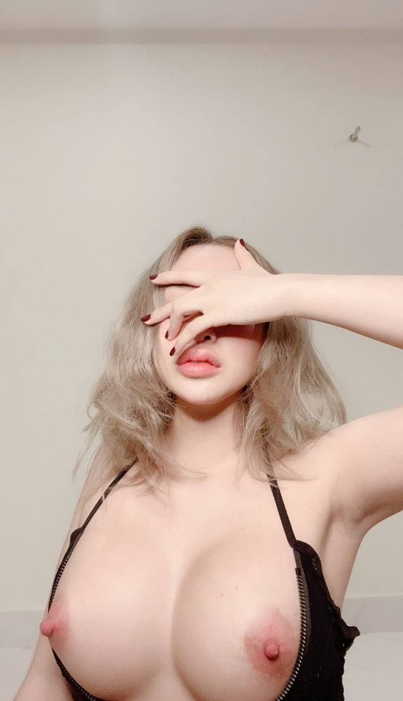 Dương Cầm 91 váy ngắn bay lên lộ hết