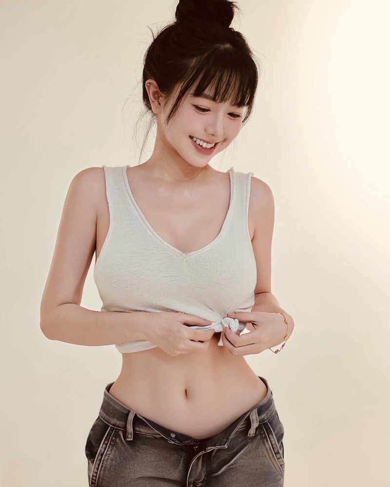 Ảnh hot girl Shana Quỳnh Giang mặc váy ngắn hở