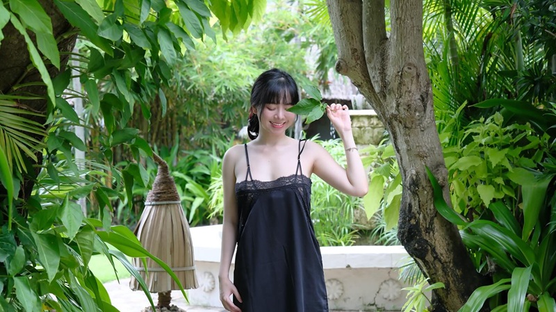 Ảnh hot girl Shana Quỳnh Giang mắt nhìn dâm