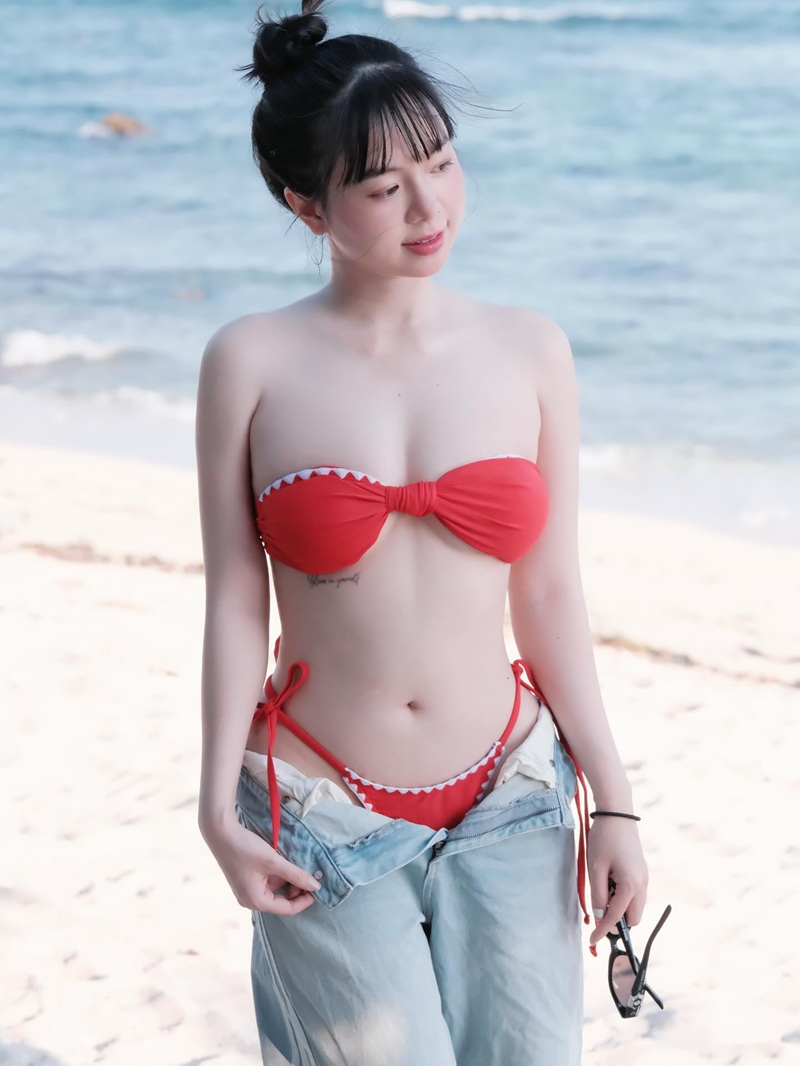 Ảnh hot girl Shana Quỳnh Giang mặc đồ lót hở