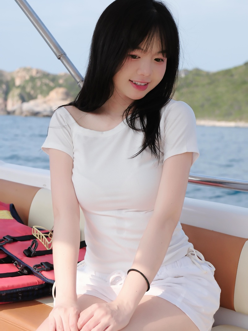 Ảnh hot girl Shana Quỳnh Giang nứng lồn mời đụ