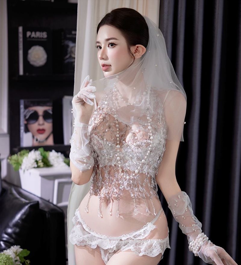 Ngô Thị Mỹ Duyên mặc váy cưới xuyên thấu