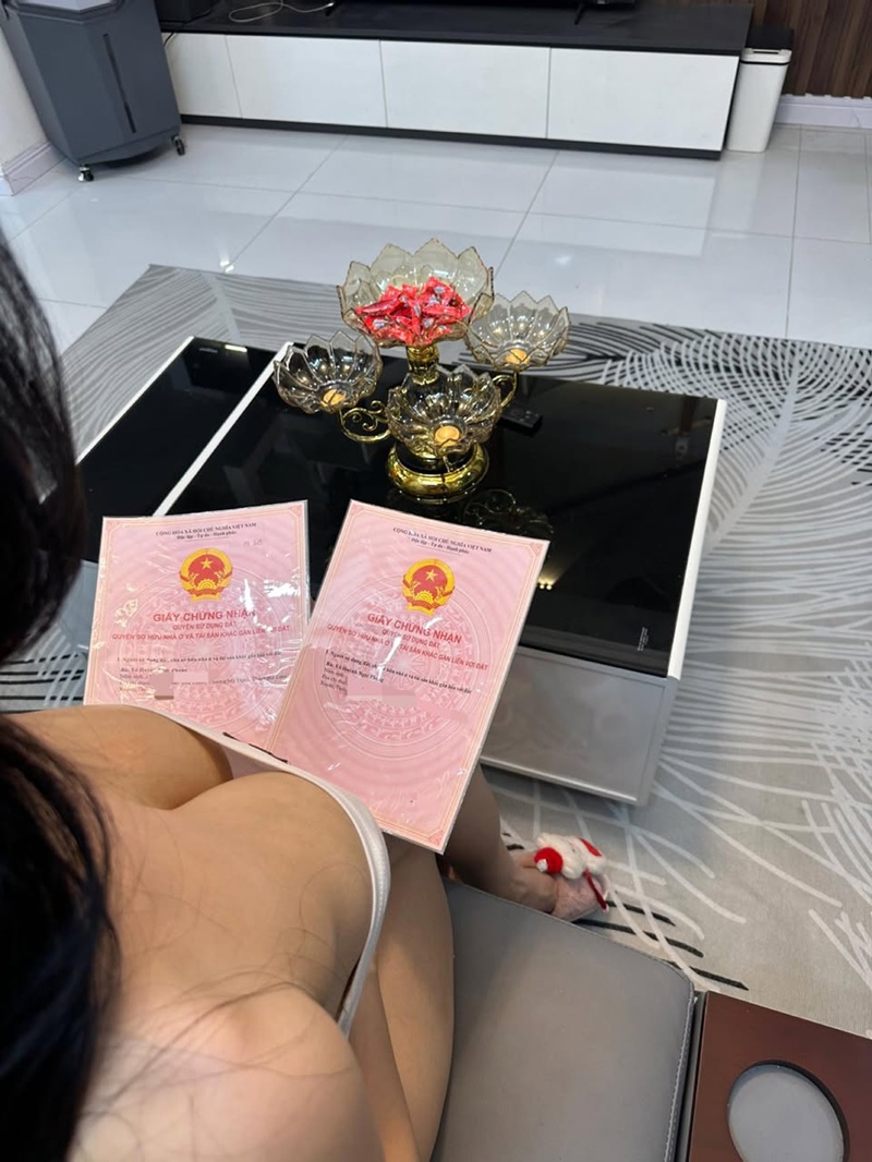 sex pong kyubi chụp từ trên xuống thấy cặp vú to