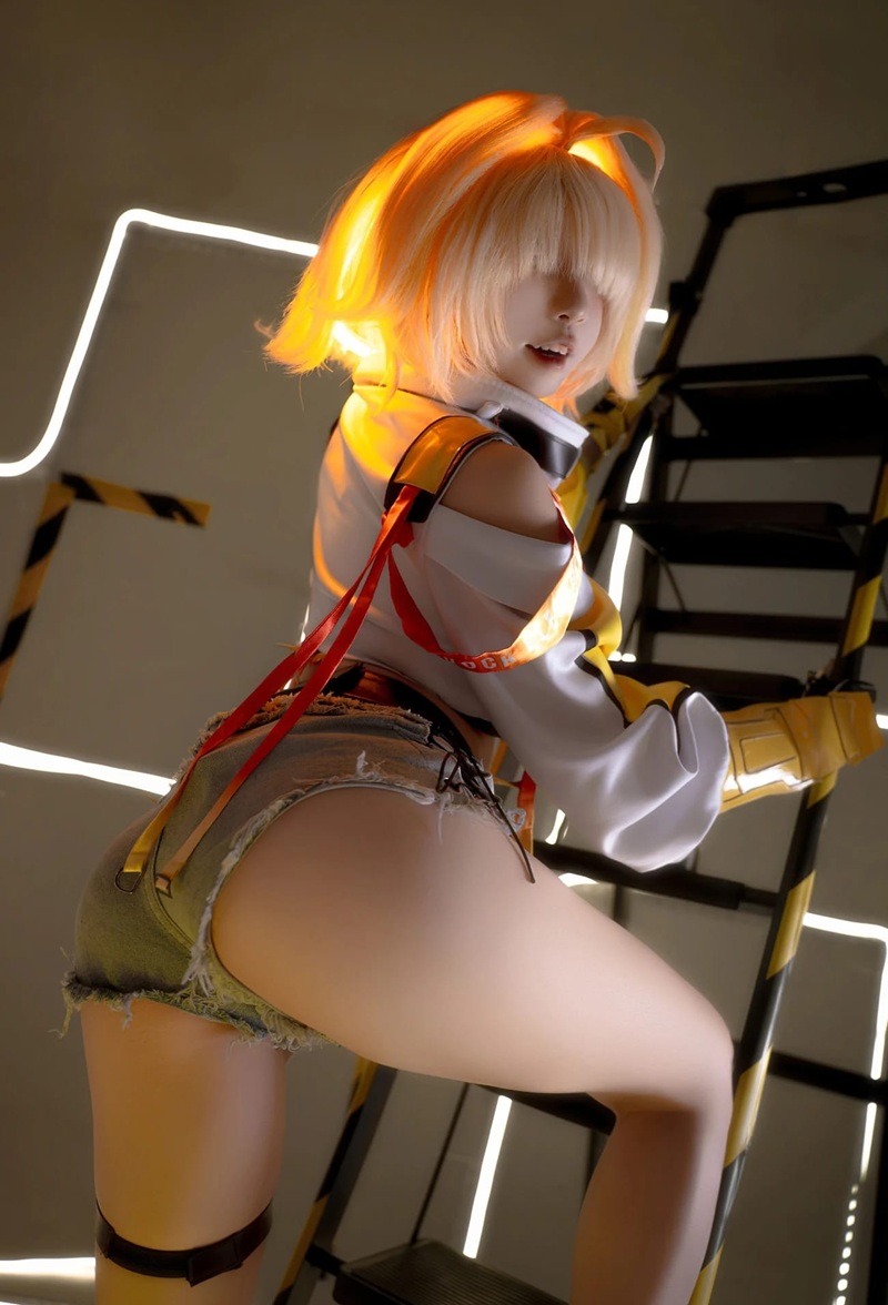 Bị gangbang dã man không ngừng cosplay anime