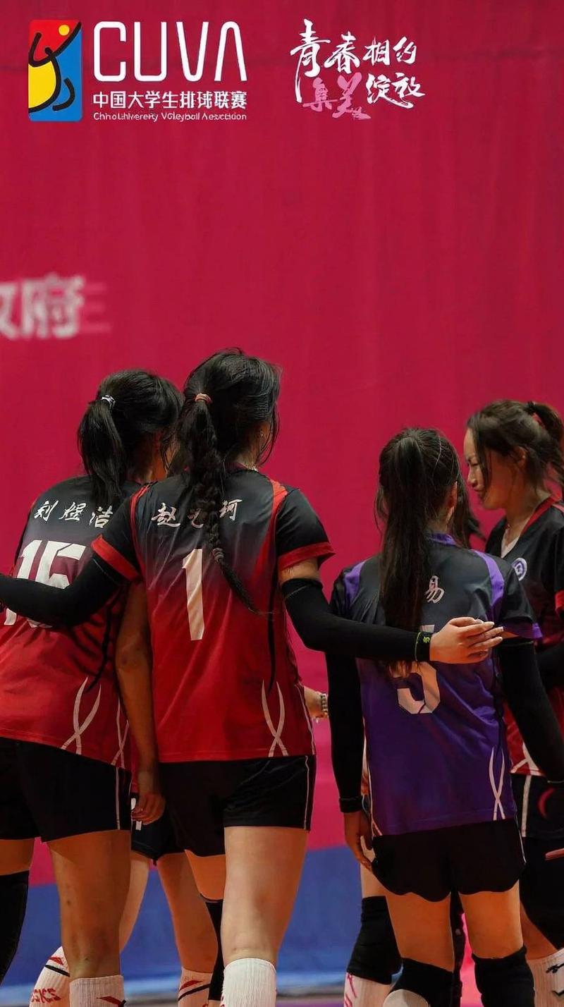 Gái xinh mặc quần short bóng chuyền khoe bụng tan