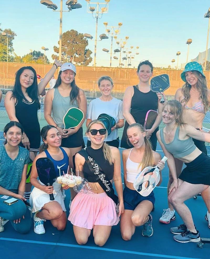 Cô gái pickleball style Gen Z thể thao