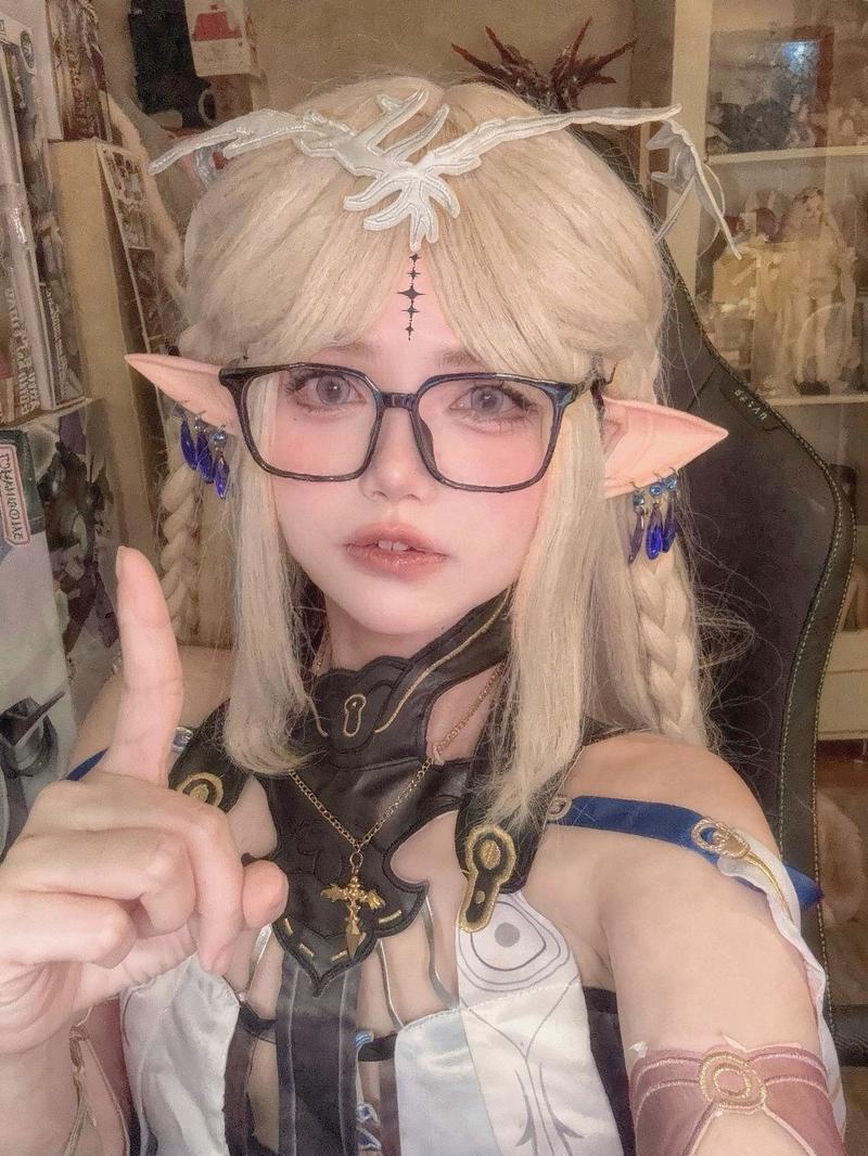 Miu cosplay váy maid đen trắng dễ thương