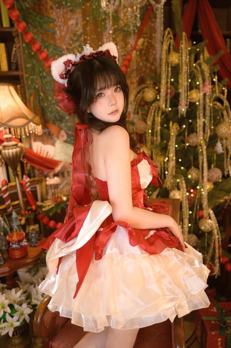 Miu cosplayer tóc xanh dương neon futuristic