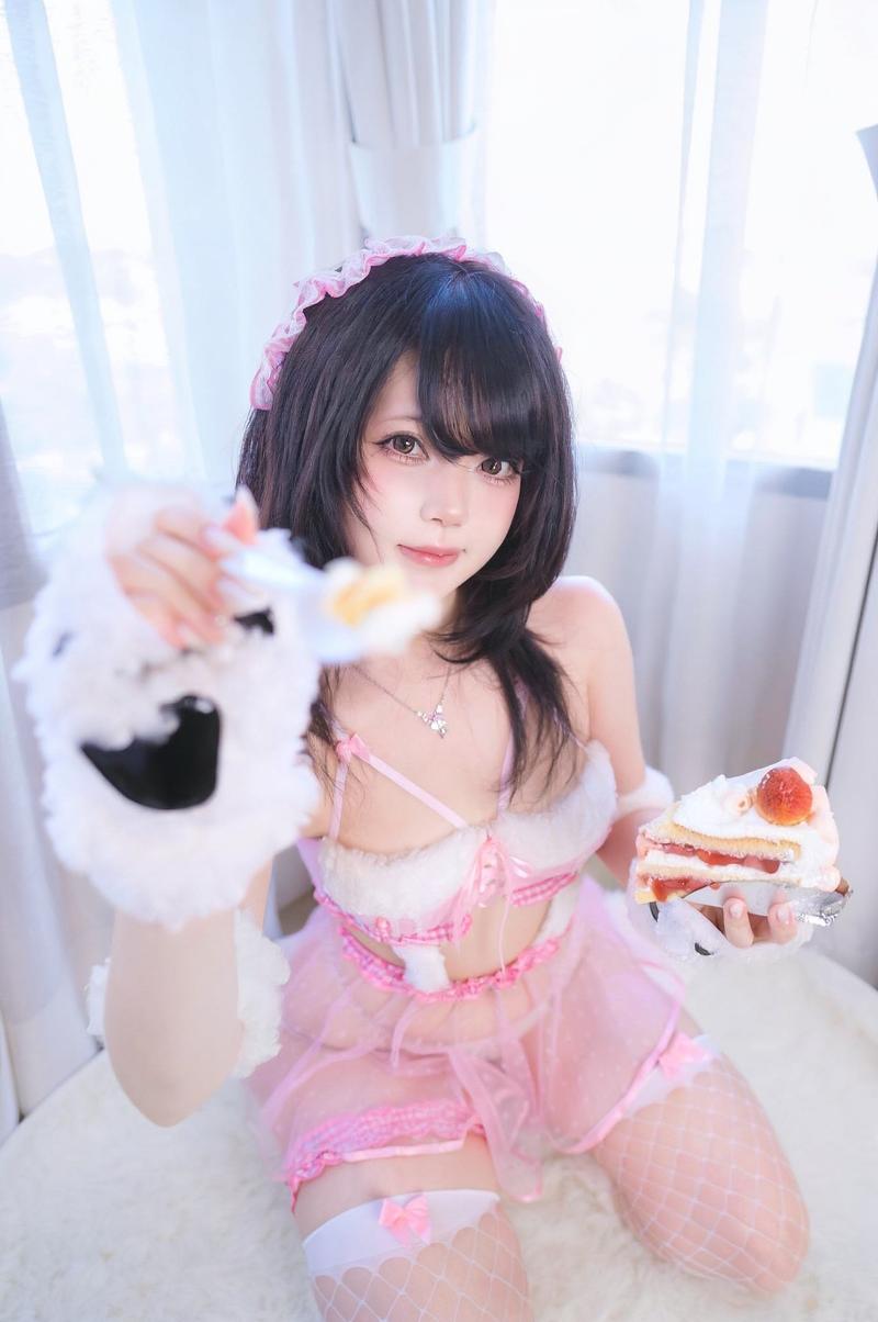 Cosplayer Miu váy voan dài công chúa