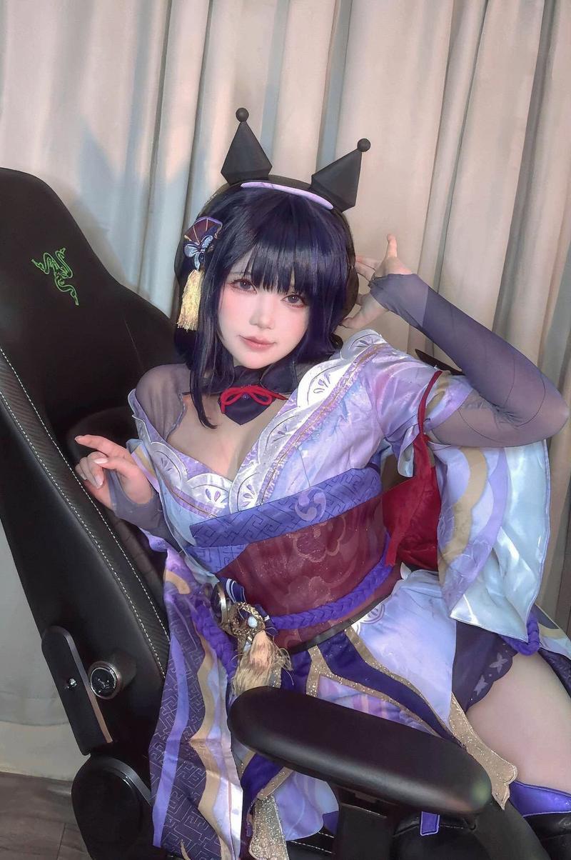 Cô gái cosplay vẻ đẹp ngọt ngào quyến rũ