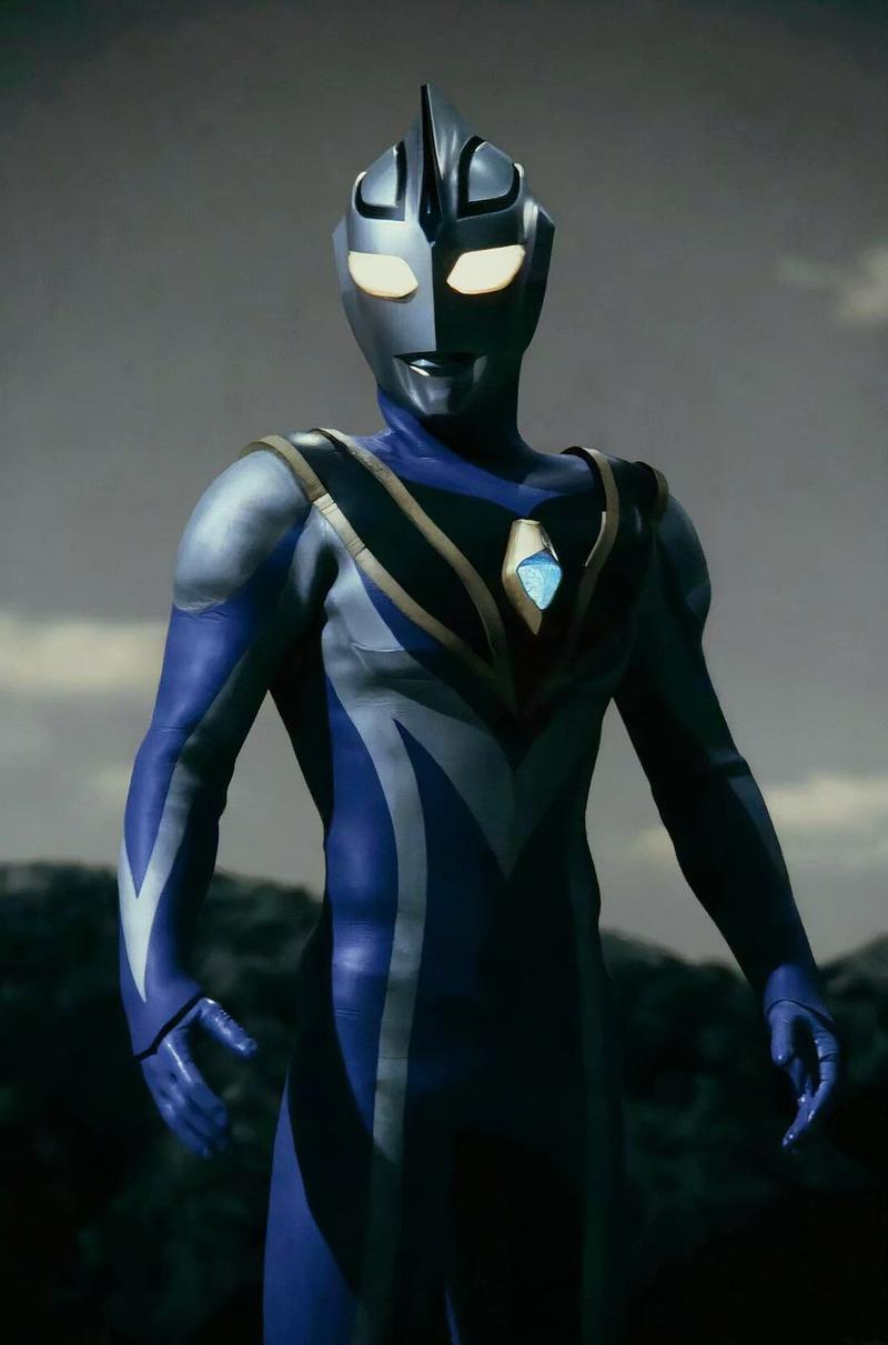Nữ chiến binh Ultraman giáp trắng xanh dương