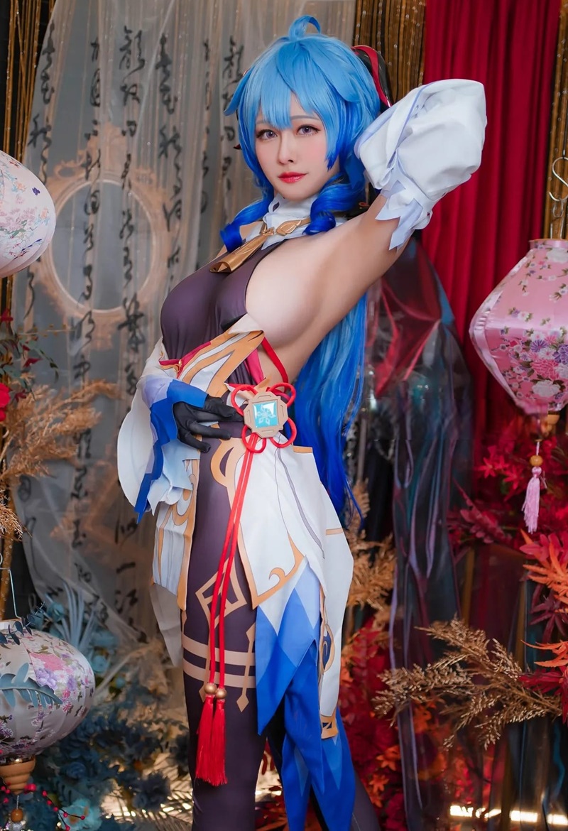 Ảnh Coser Arty Huang thân hình bốc lửa
