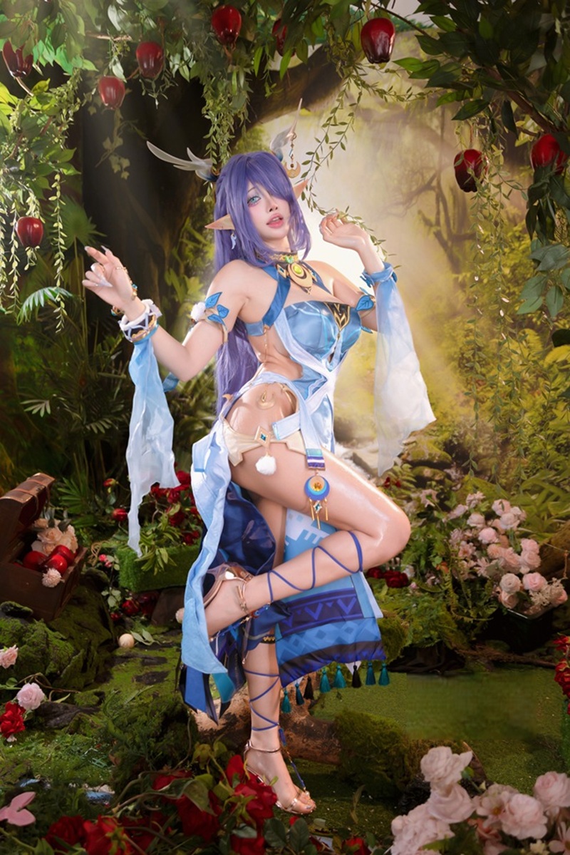Ảnh coser Byoru tư thế doggy gợi