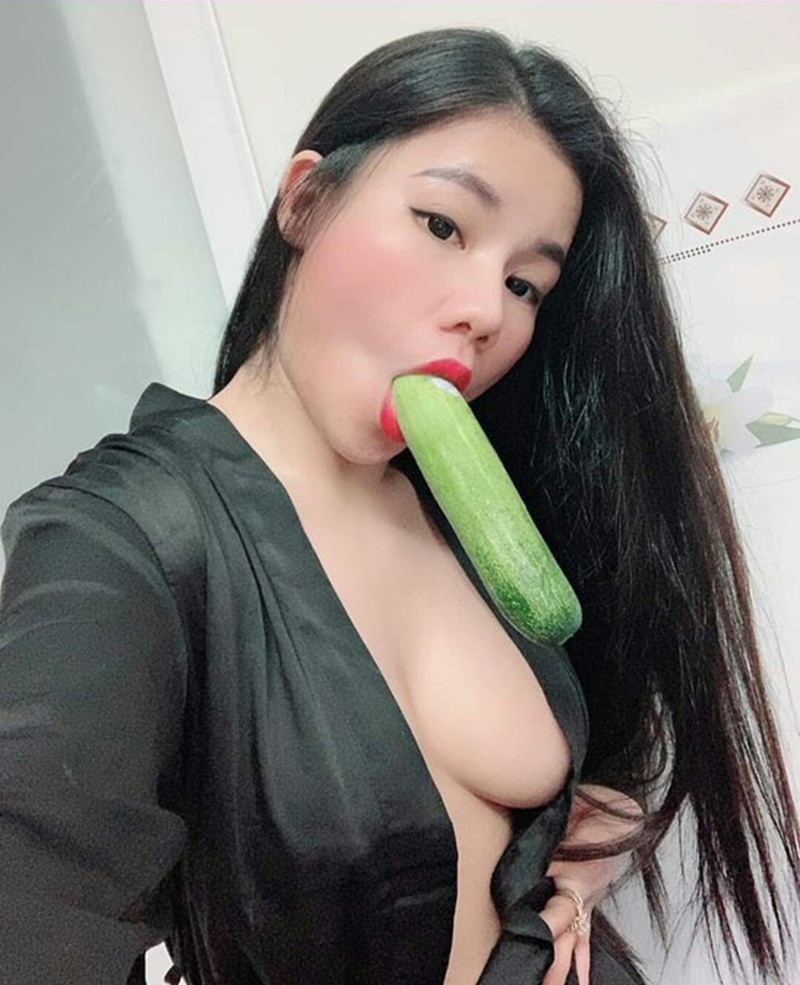 Ảnh Cô giáo Phương Thỏ leak liếm môi cực kỳ dâm đãng