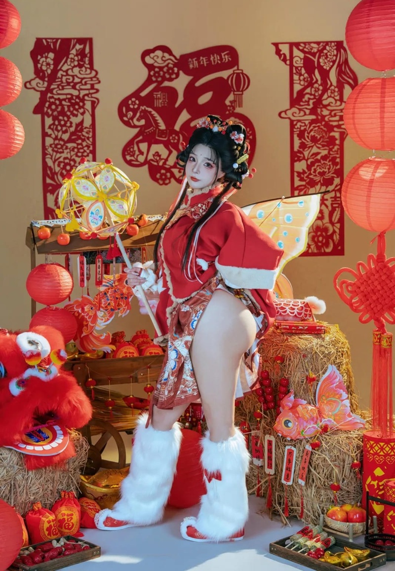 Ảnh coser Kokuhui nằm giường khoe thân