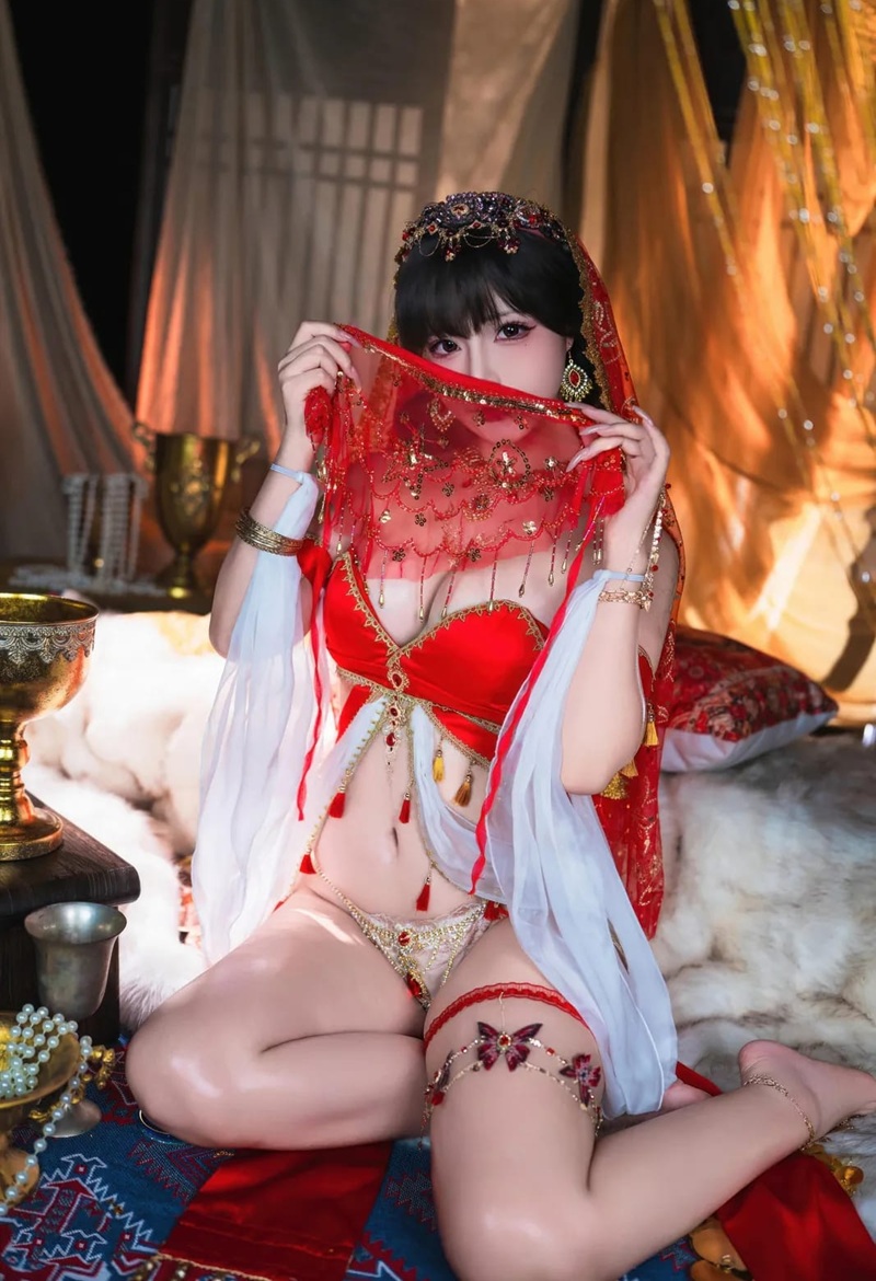 Ảnh coser Kokuhui mông trần đỏ hồng