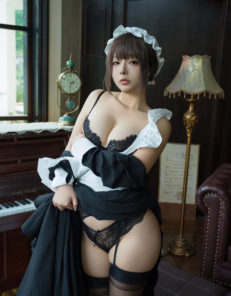 Ảnh coser Kokuhui spread legs khoe lồn