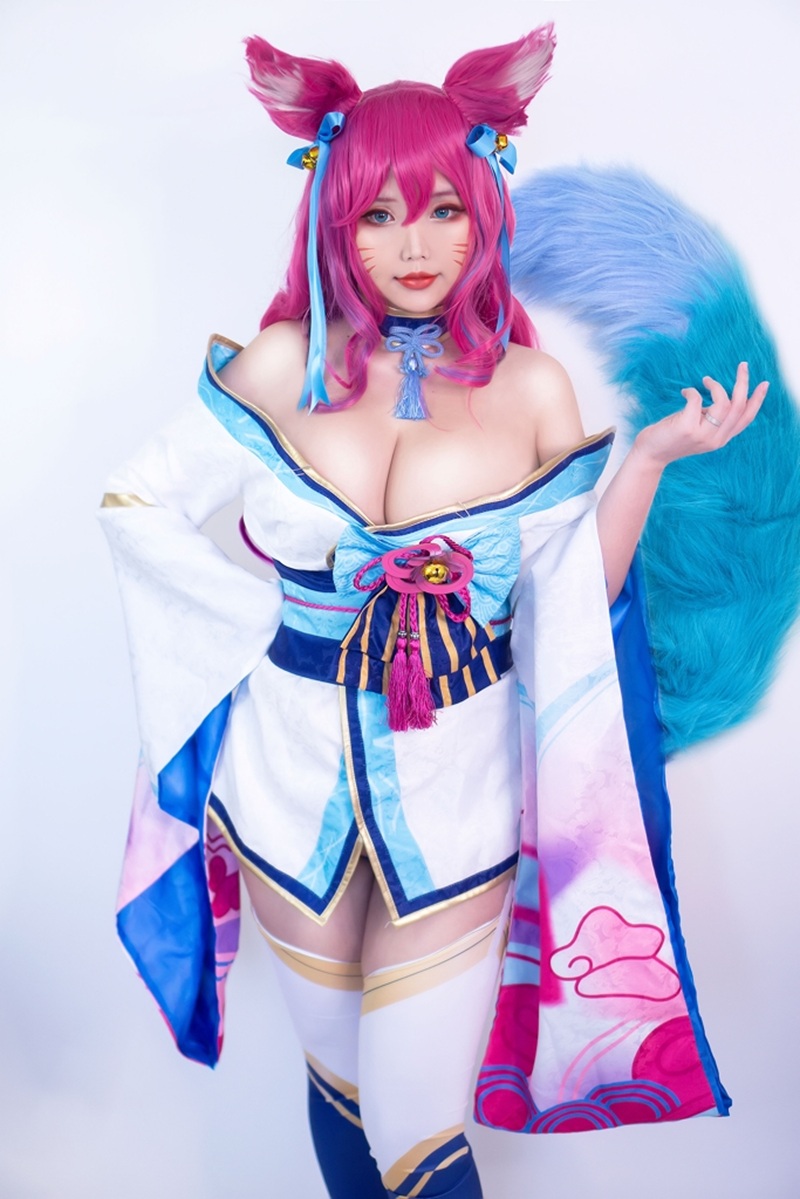Ảnh Coser Alin biểu cảm mặt dâm đãng