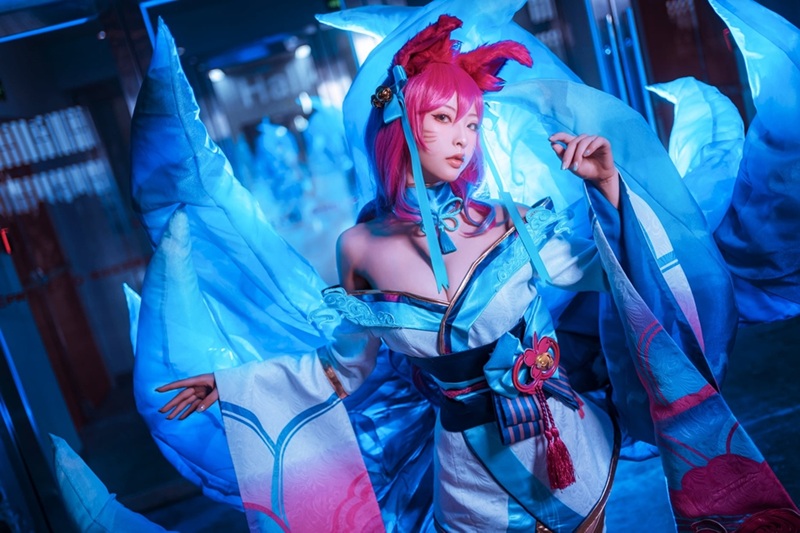 Ảnh Coser Alin thân hình cong cong