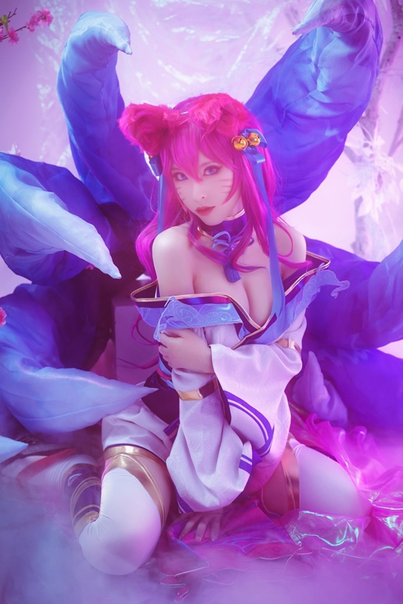 Ảnh Coser Alin ngực ép sát nhau
