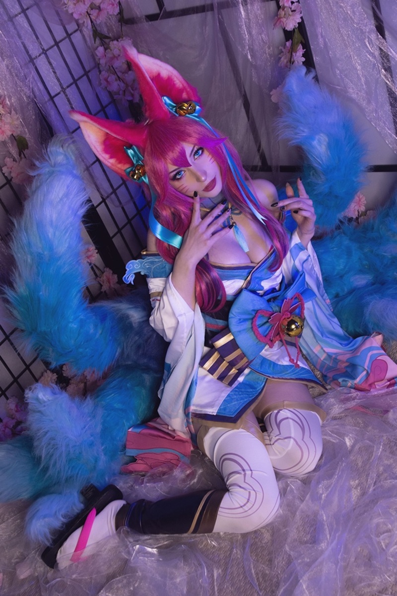 Ảnh Coser Alin pose chân rộng dâm