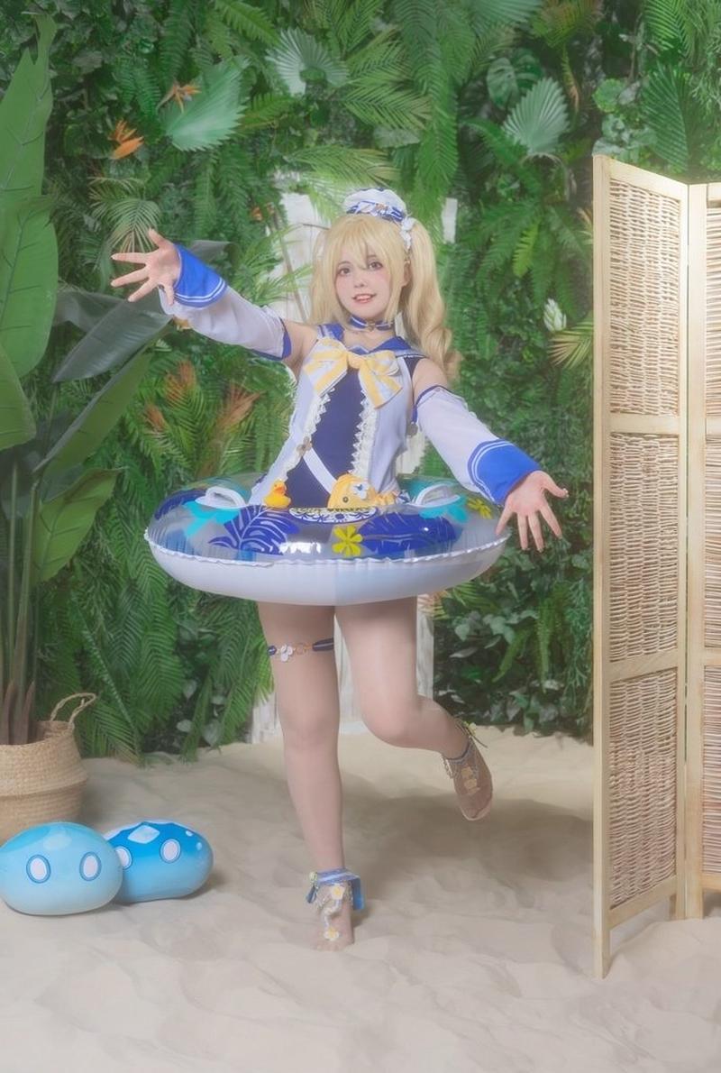 Barbara cosplay váy lolita trắng tinh khôi