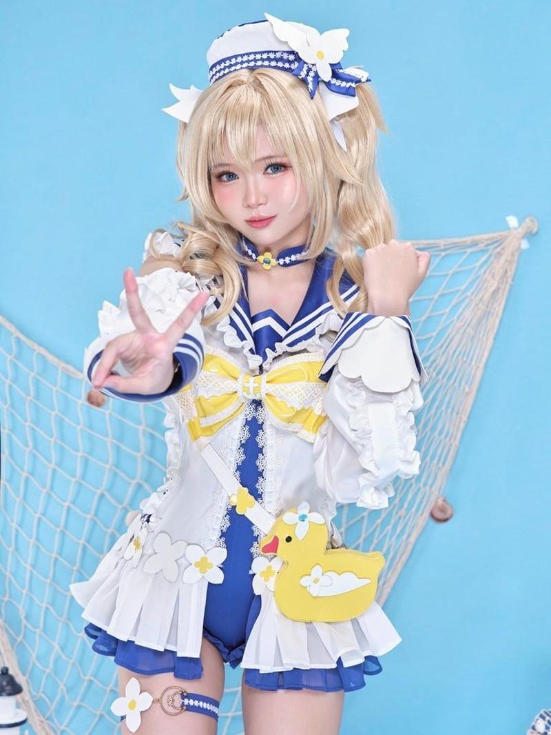 Cô gái cosplay Barbara nụ cười tươi tắn