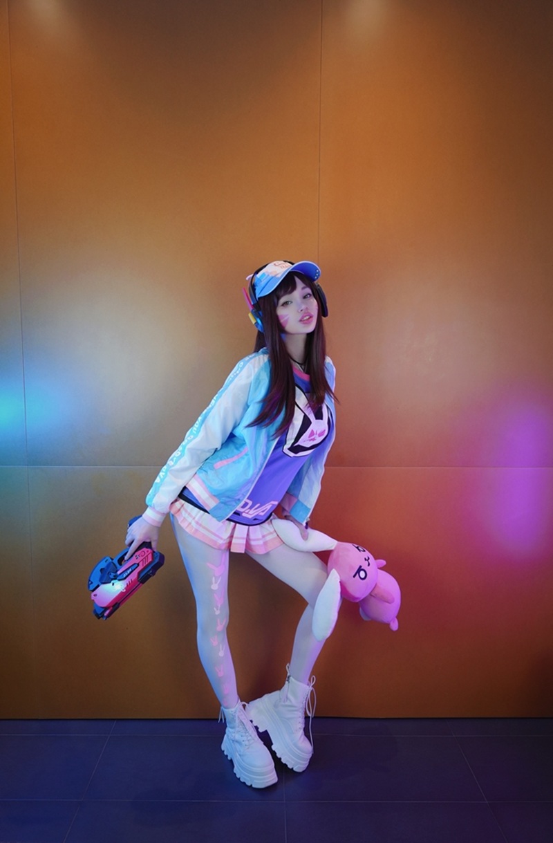Ảnh Cosplay D.Va Overwatch quần short ngắn cũn