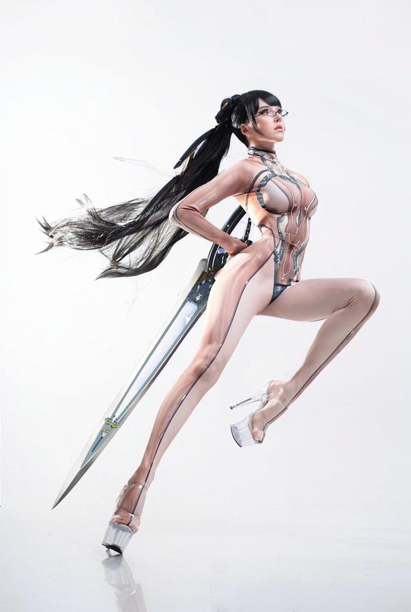Eve cosplayer mái tóc dài xõa vai đầy nghệ thuật