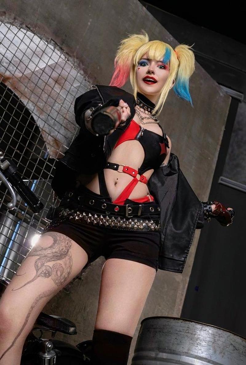 Harley Quinn cosplay phong cách clown princess