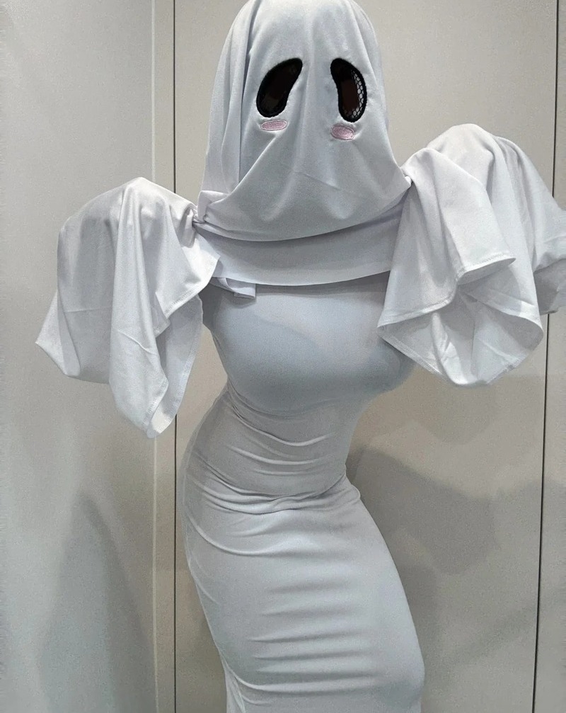 Cosplay Ma Nữ Áo Trắng với trang phục trắng độc đáo và cuốn hút