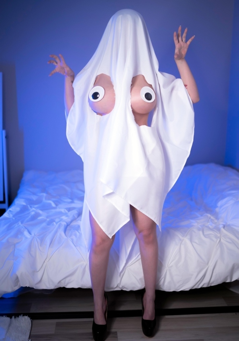 Cosplay Ma Nữ Áo Trắng với phong cách hóa trang chuyên nghiệp