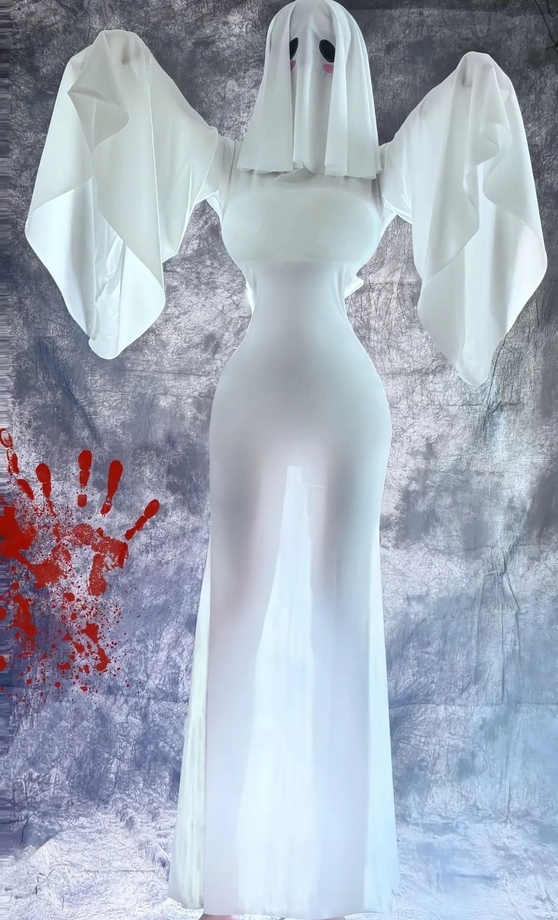Ảnh Cosplay Ma Nữ Áo Trắng với tạo hình ma quái nổi bật