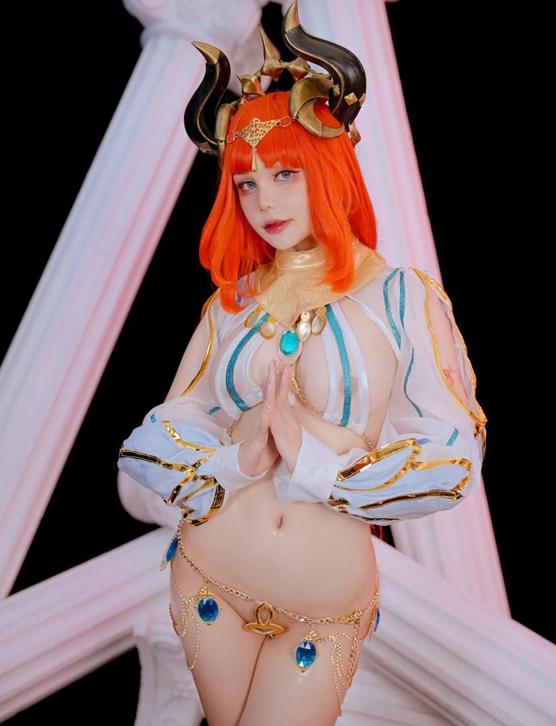 Ảnh cosplay Nilou ngực lớn run run