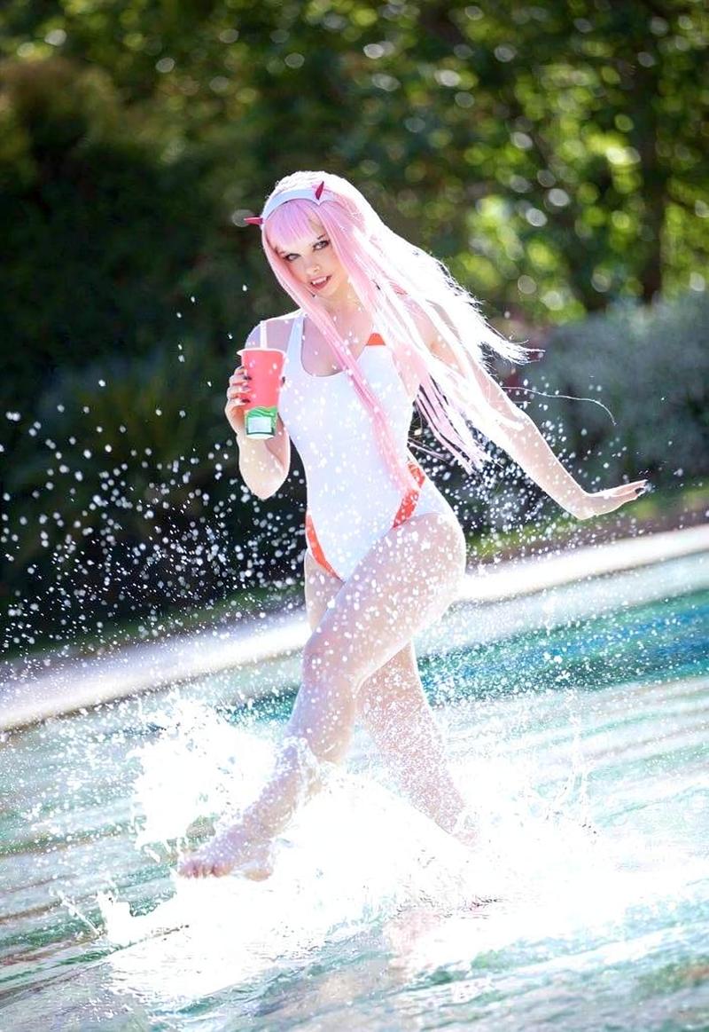 Nhân vật Zero Two bodysuit trắng đỏ lấp lánh