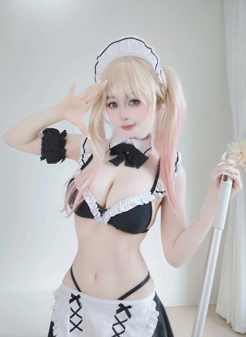 Ảnh Cosplay Hầu Gái vú bự sữa chảy dâm